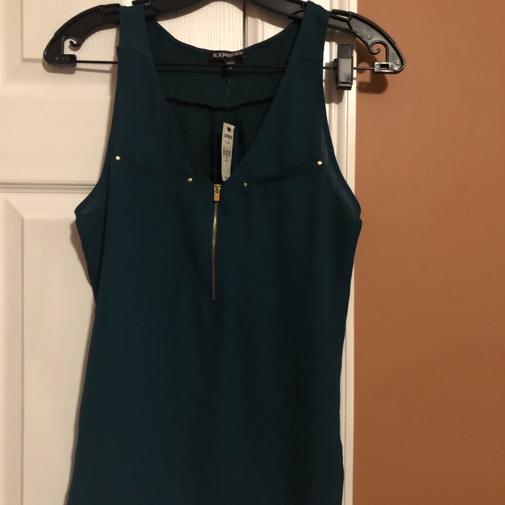 New with tag Express sleeveless v neck top with front zipper size S